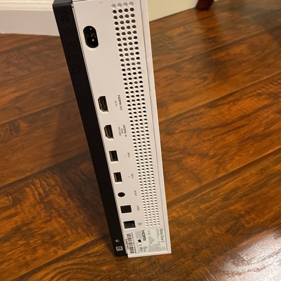 Xbox One S - Picture 4 of 8